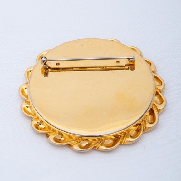 CHANEL CC MIRROR GOLD TONE BROOCH (2005) - Picture 2 of 8